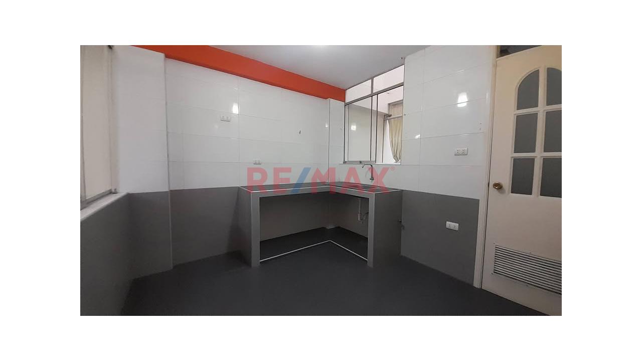 Departamento En Alquiler I Av. Los Dominicos Smp I 3 Habitaciones A 1/2 Av. Santa Rosa — foto 5