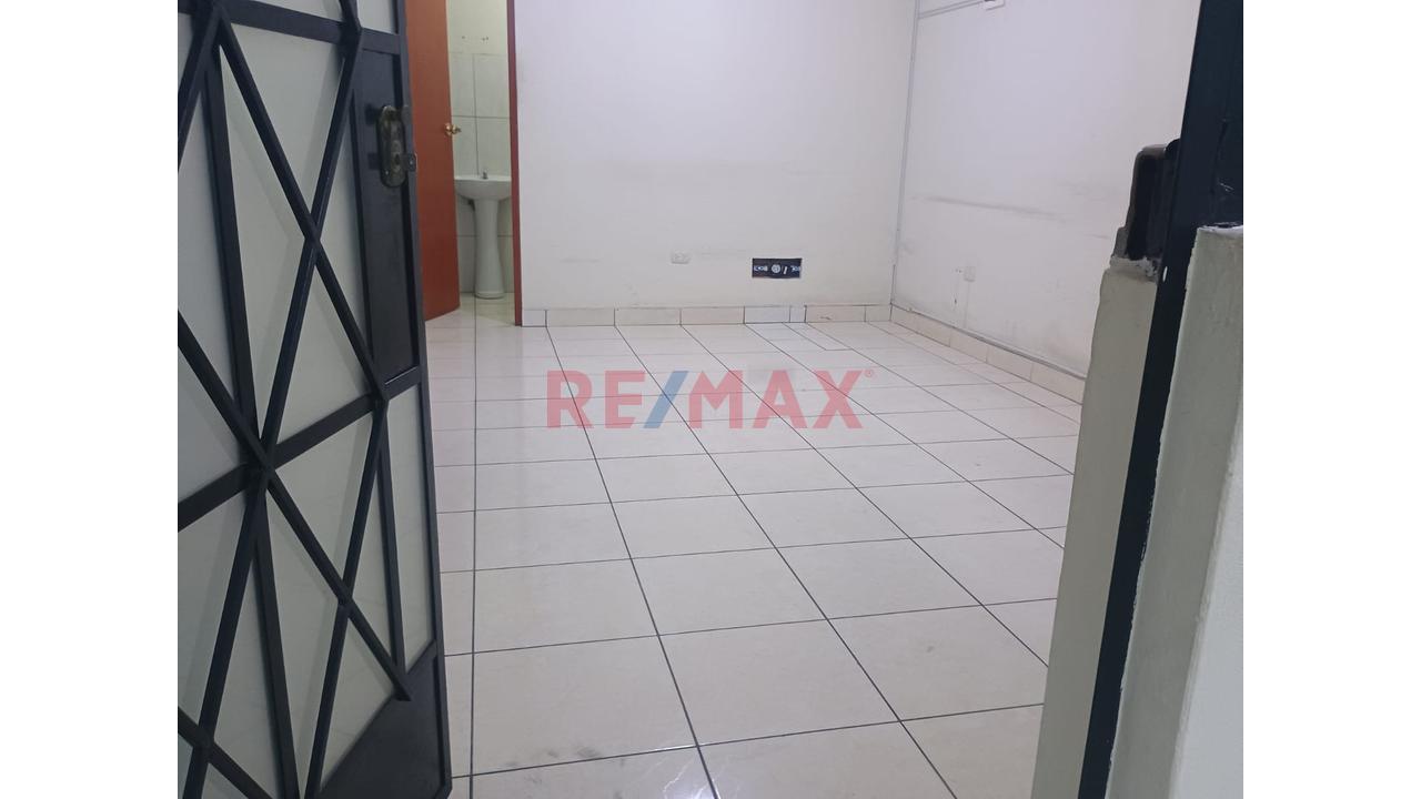 Alquiler De Oficinas En Av. Las Palmeras - Los Olivos — foto 2