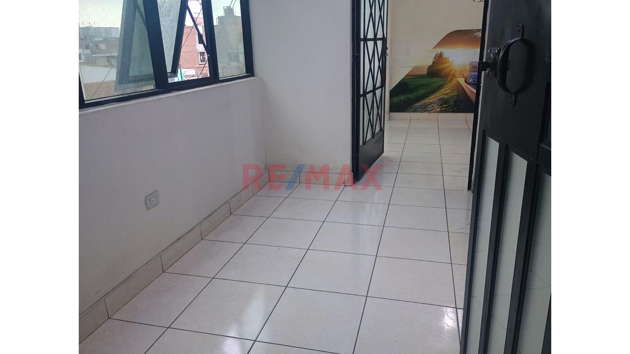 Alquiler De Oficinas En Av. Las Palmeras - Los Olivos — foto 7