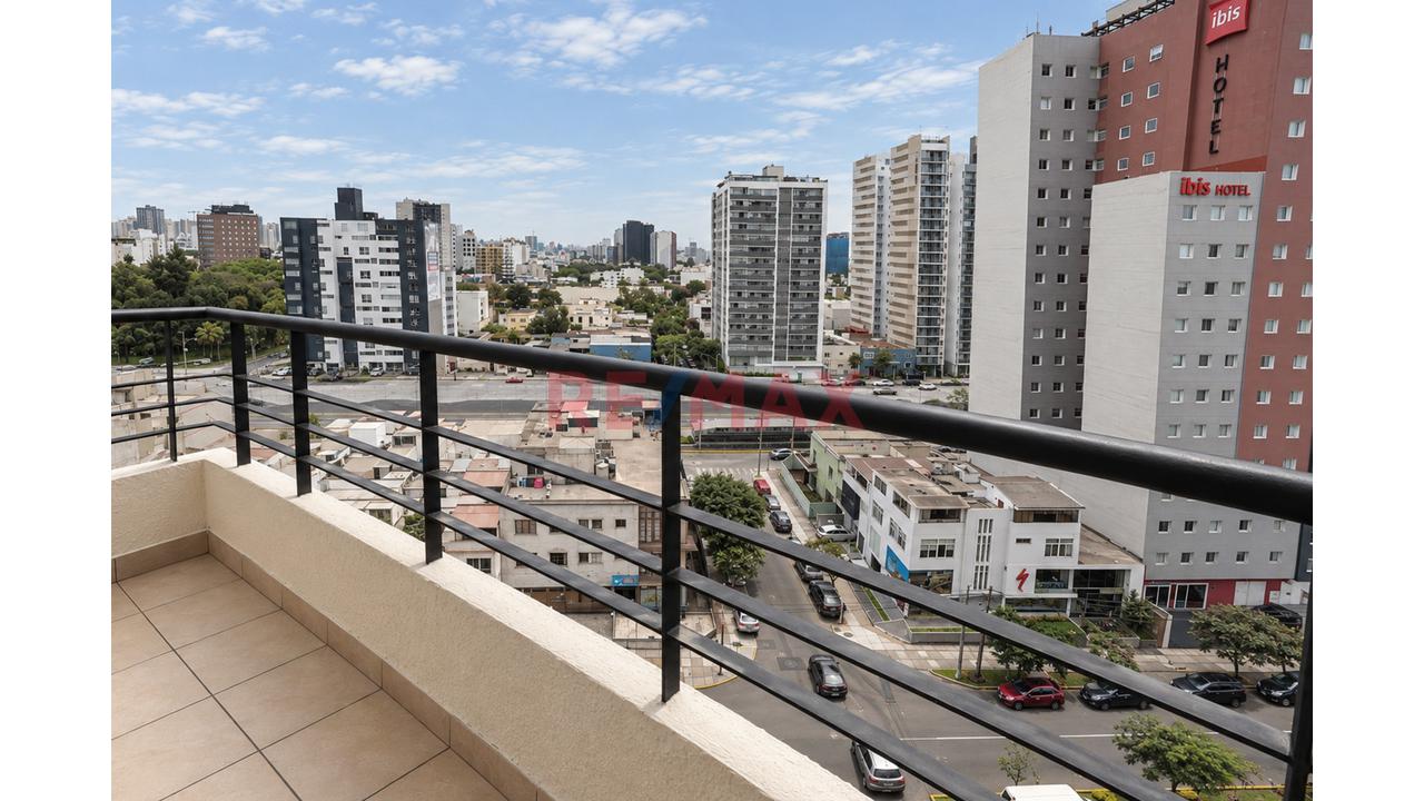 Alquilo Lindo Y Funcional Departamento Con Estacionamiento Con Excelente Ubicación Esquina Av. 28 De Julio Con Av. Reducto En Miraflores — foto 13