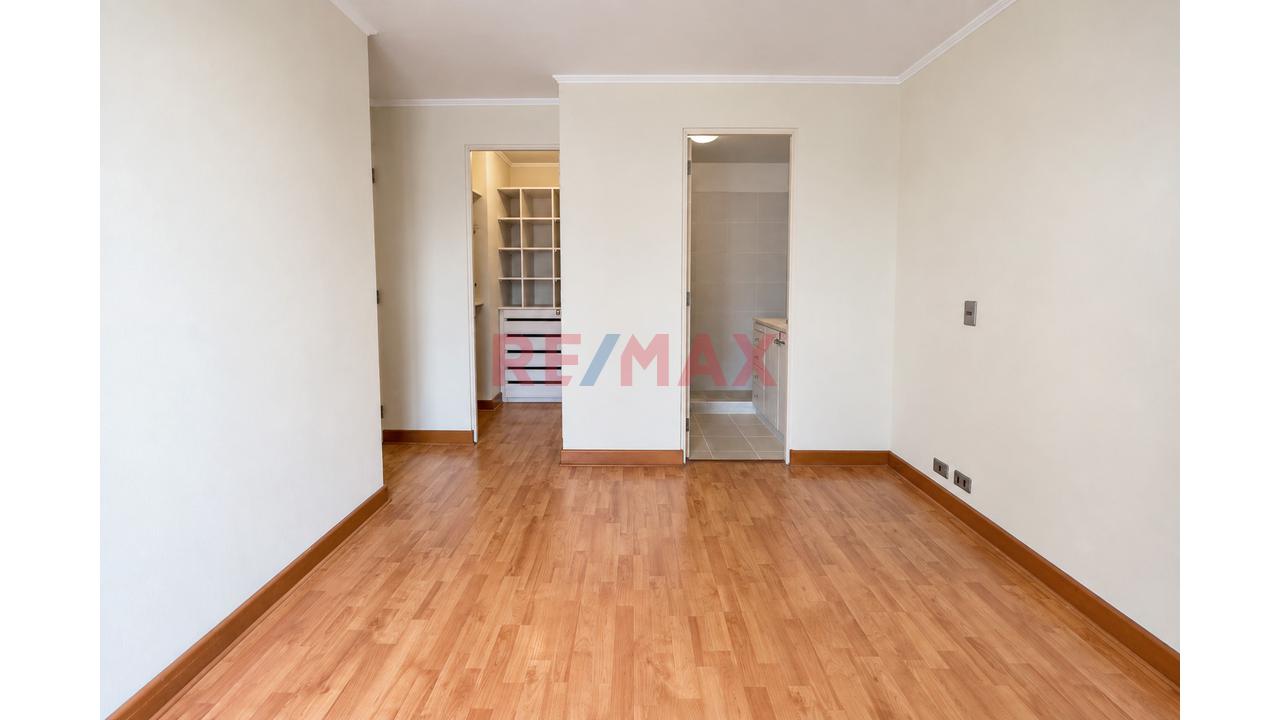 Alquilo Lindo Y Funcional Departamento Con Estacionamiento Con Excelente Ubicación Esquina Av. 28 De Julio Con Av. Reducto En Miraflores — foto 3