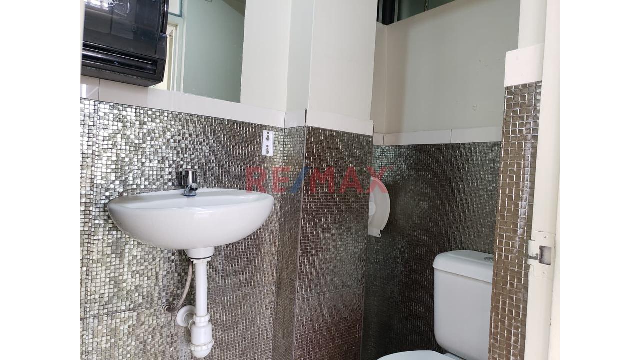 🏢 Se Alquila Local Comercial De 3 Pisos En Esquina | El Tambo — Una Ubicación Estratégica Para Empresas E Inversionistas - 9