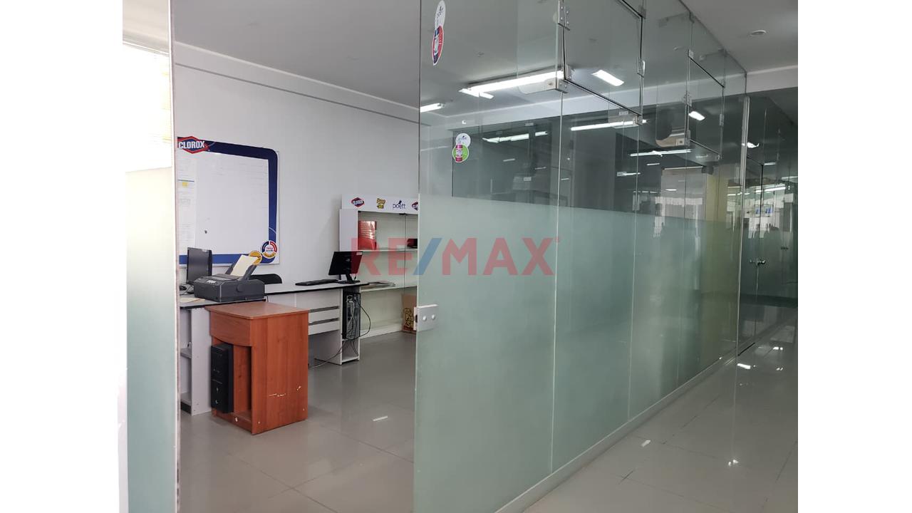 🏢✨ ¡Tu Empresa Merece Una Sede A La Altura De Su Crecimiento! ✨🏢 💼 Oficina Corporativa En Alquiler – 200 M² - 7