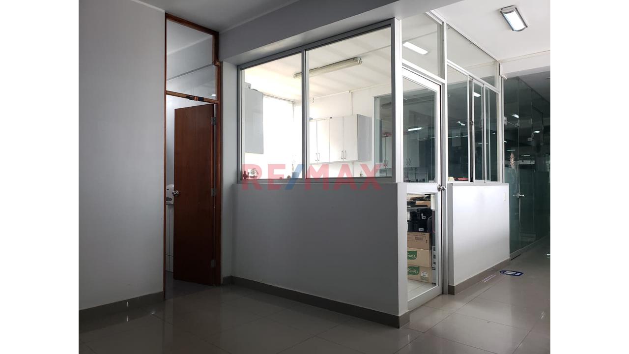🏢✨ ¡Tu Empresa Merece Una Sede A La Altura De Su Crecimiento! ✨🏢 💼 Oficina Corporativa En Alquiler – 200 M² - 12