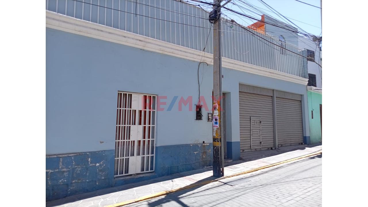 Casa Centrica En Venta Por La Plaza San Antonio — foto 7