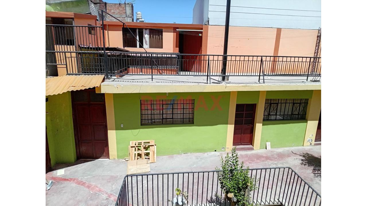 Casa Centrica En Venta Por La Plaza San Antonio — foto 2