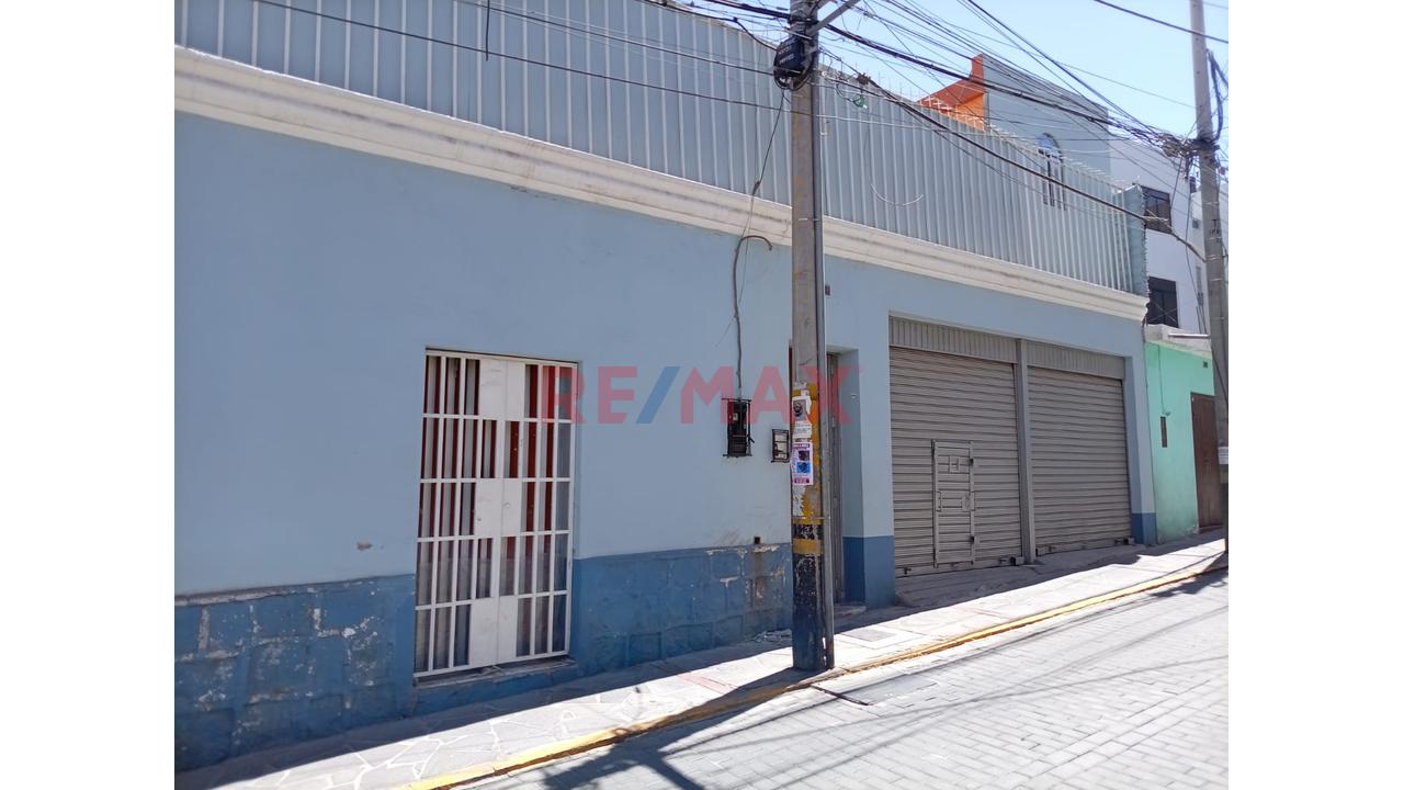 Casa Centrica En Venta Por La Plaza San Antonio