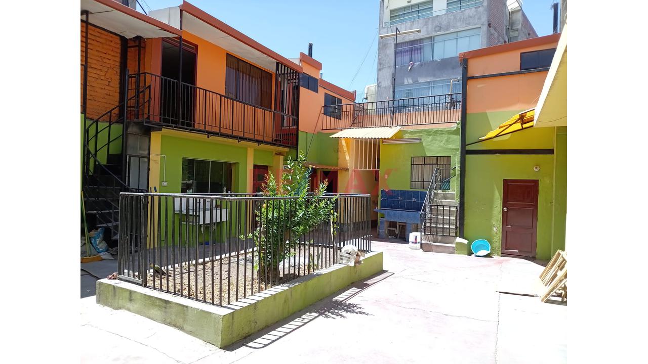 Casa Centrica En Venta Por La Plaza San Antonio — foto 5