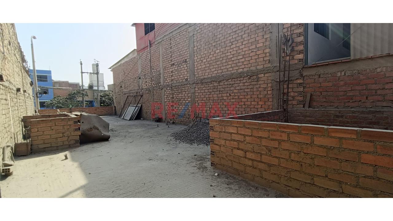 Terreno En Venta 120M2, Excelente Ubicación En Av. El Parral - Comas - 17