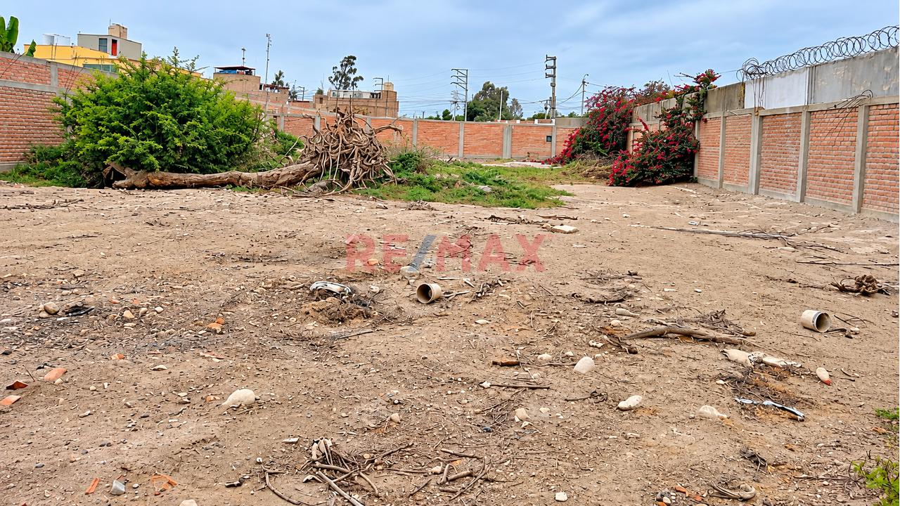 Se Vende Ampliio Terreno De 1,352 M² Cercado. - 4