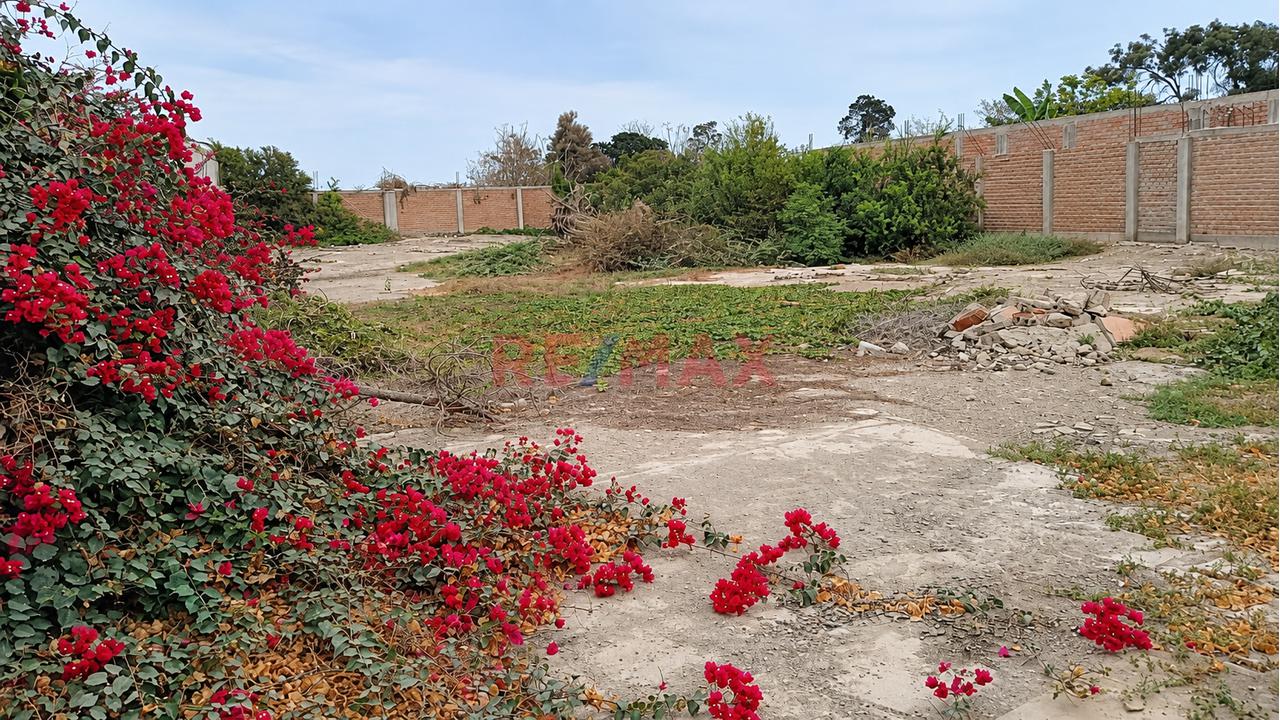 Se Vende Ampliio Terreno De 1,352 M² Cercado. - 5