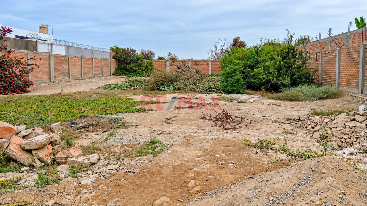 Se Vende Ampliio Terreno De 1,352 M² Cercado. - 3