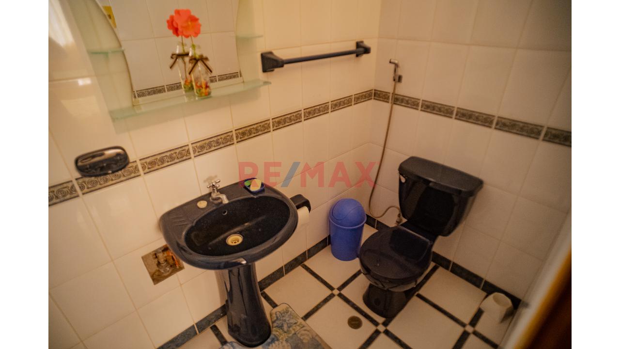 Oportunidad De Inversión En Chiclayo! Casa Familiar De 3 Pisos + Azotea Frente A Parque - 18