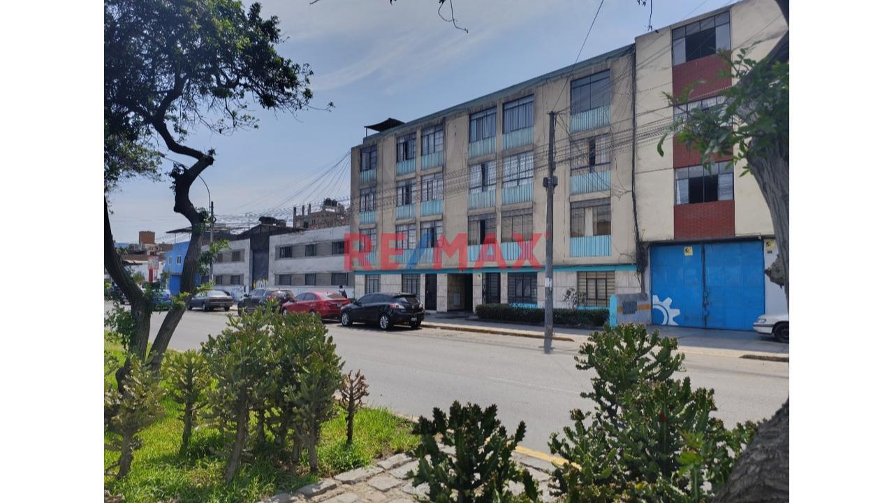 Departamento De Un Dormitorio En Alquiler, Av. Naciones Unidas Cerca A Totus. — foto 12