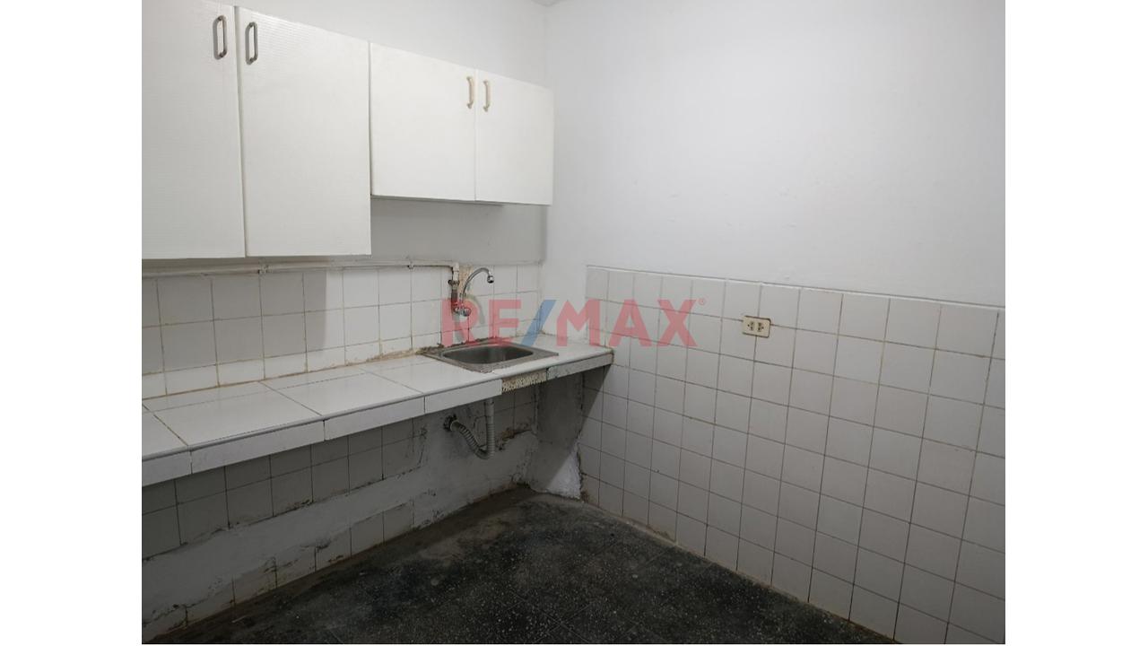Departamento De Un Dormitorio En Alquiler, Av. Naciones Unidas Cerca A Totus. — foto 5