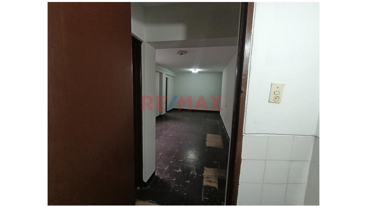 Departamento De Un Dormitorio En Alquiler, Av. Naciones Unidas Cerca A Totus. — foto 11