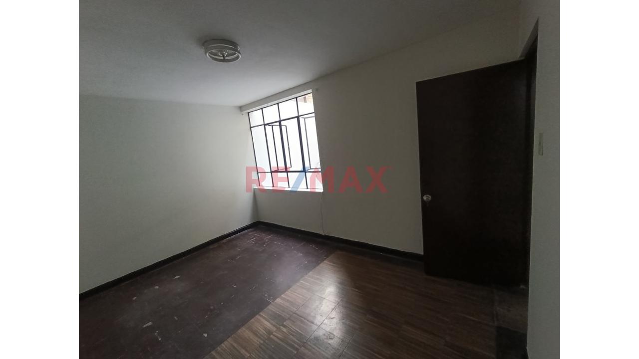 Departamento De Un Dormitorio En Alquiler, Av. Naciones Unidas Cerca A Totus. — foto 8