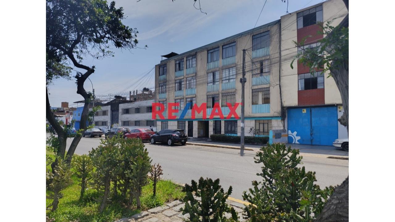 Departamento De Un Dormitorio En Alquiler, Av. Naciones Unidas Cerca A Totus.