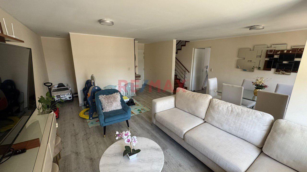 Lindo Duplex En Condominio Home En Venta!