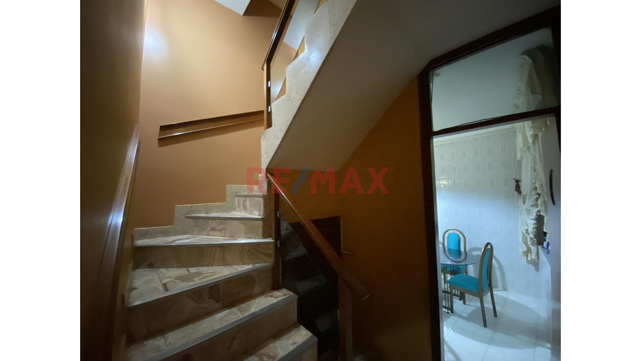 Casa De 2 Pisos Con Piscina + Terraza En Venta Urbanizacion Santa Victoria Chiclayo — foto 10
