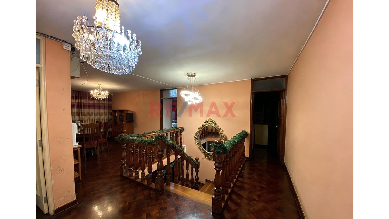 Casa De 2 Pisos Con Piscina + Terraza En Venta Urbanizacion Santa Victoria Chiclayo — foto 12