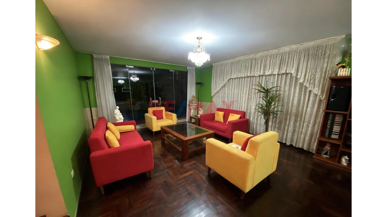 Casa De 2 Pisos Con Piscina + Terraza En Venta Urbanizacion Santa Victoria Chiclayo — foto 5