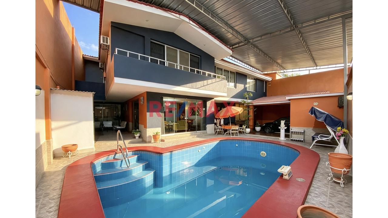 Casa De 2 Pisos Con Piscina + Terraza En Venta Urbanizacion Santa Victoria Chiclayo