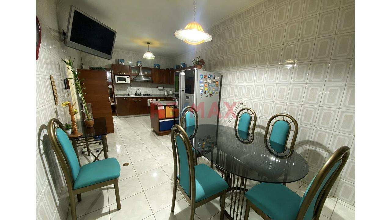 Casa De 2 Pisos Con Piscina + Terraza En Venta Urbanizacion Santa Victoria Chiclayo — foto 8