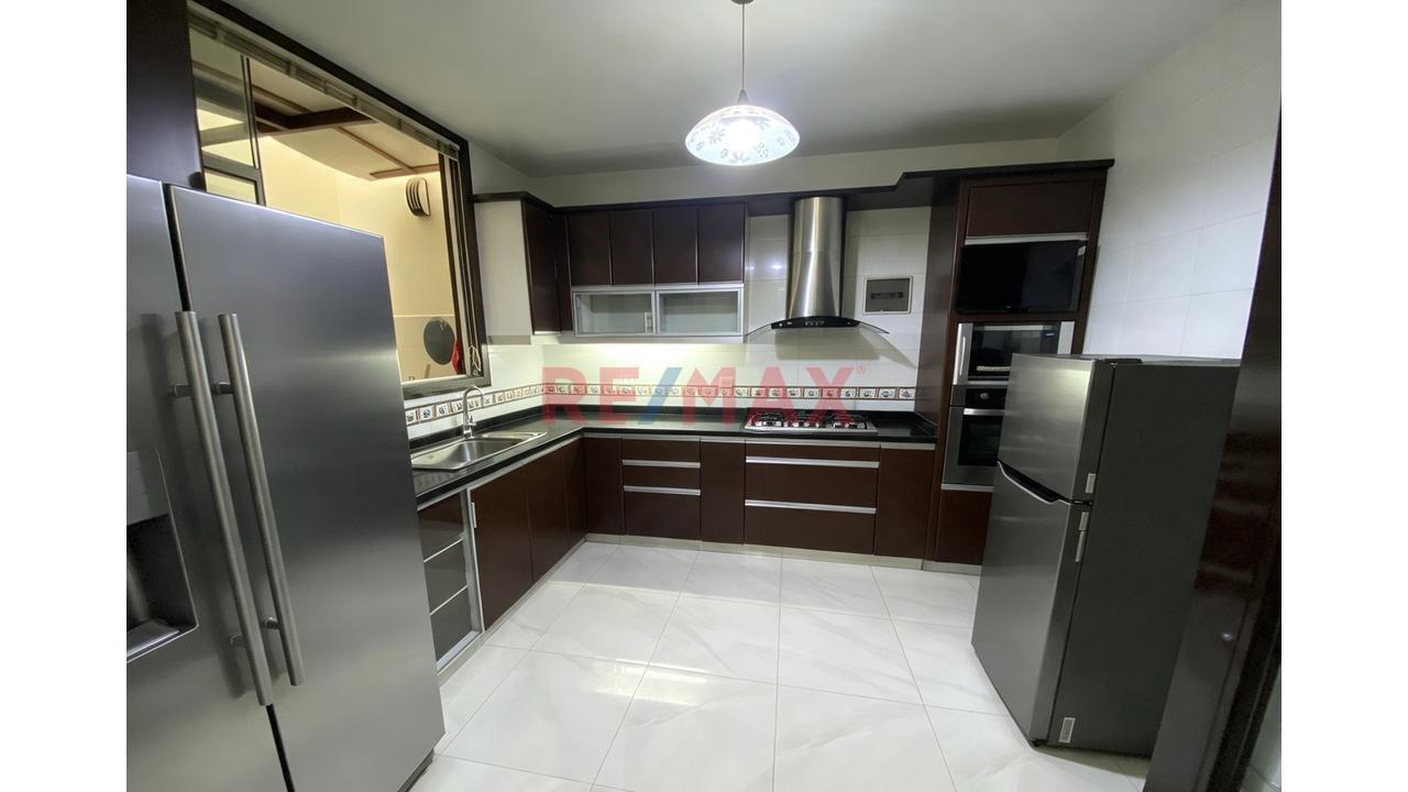 Casa De 3 Pisos + Azotea En Venta Urbanizacion José Quiñones Chiclayo — foto 9