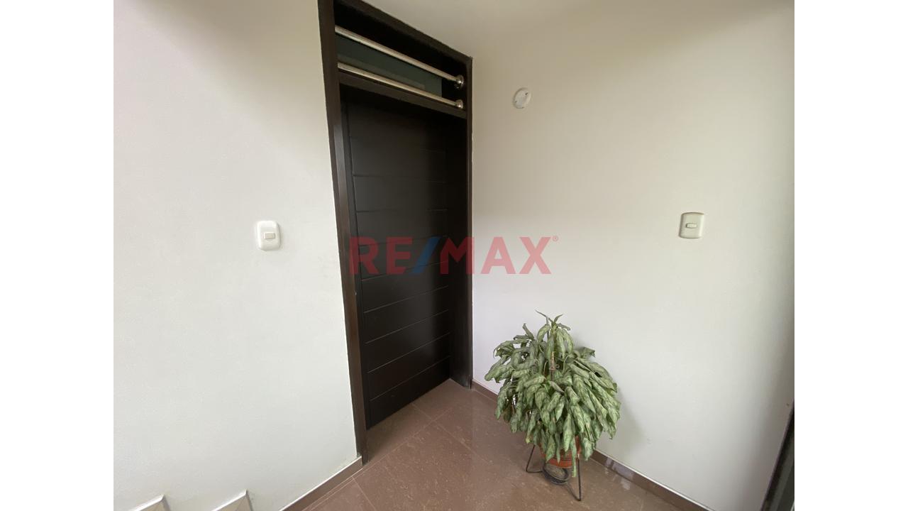 Casa De 3 Pisos + Azotea En Venta Urbanizacion José Quiñones Chiclayo — foto 5