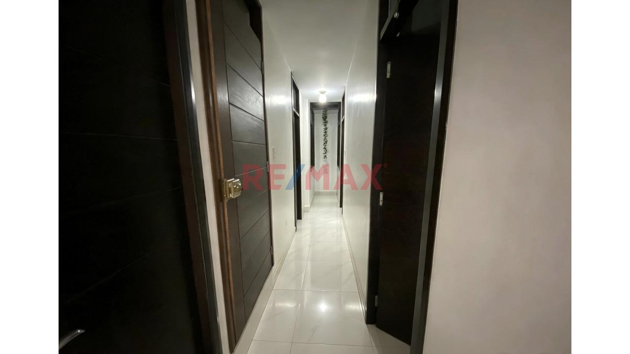 Casa De 3 Pisos + Azotea En Venta Urbanizacion José Quiñones Chiclayo — foto 12
