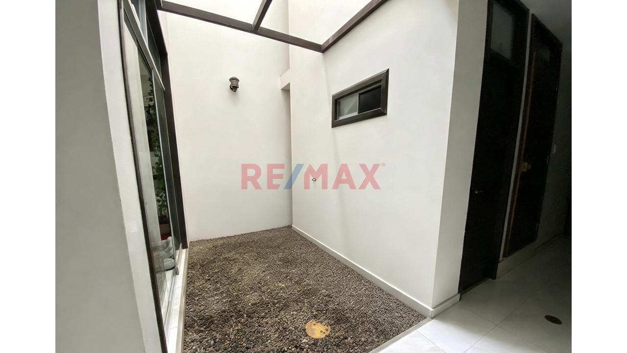 Casa De 3 Pisos + Azotea En Venta Urbanizacion José Quiñones Chiclayo — foto 11