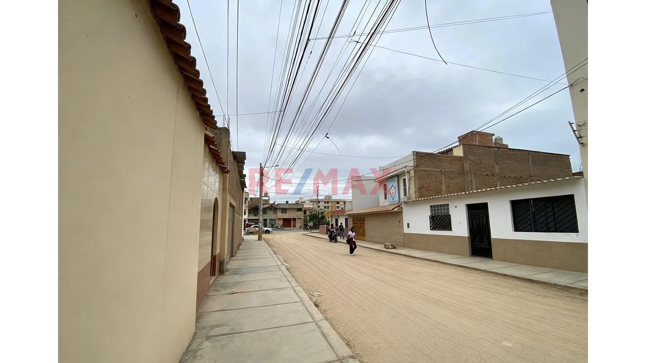 Casa De 3 Pisos + Azotea En Venta Urbanizacion José Quiñones Chiclayo — foto 2