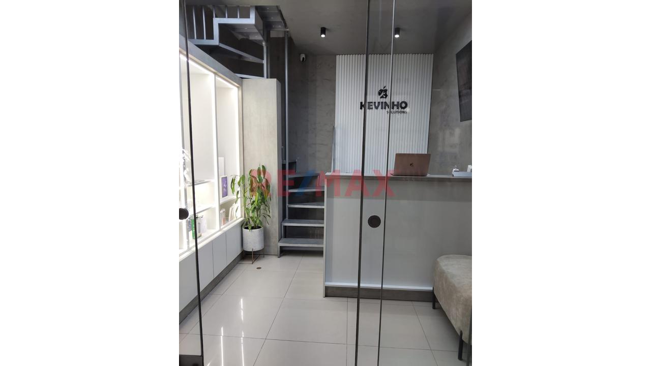 Local Comercial En Alquiler En Primer Piso En Centro Comercial Plaza Bolognesi - Stand 110 - 2