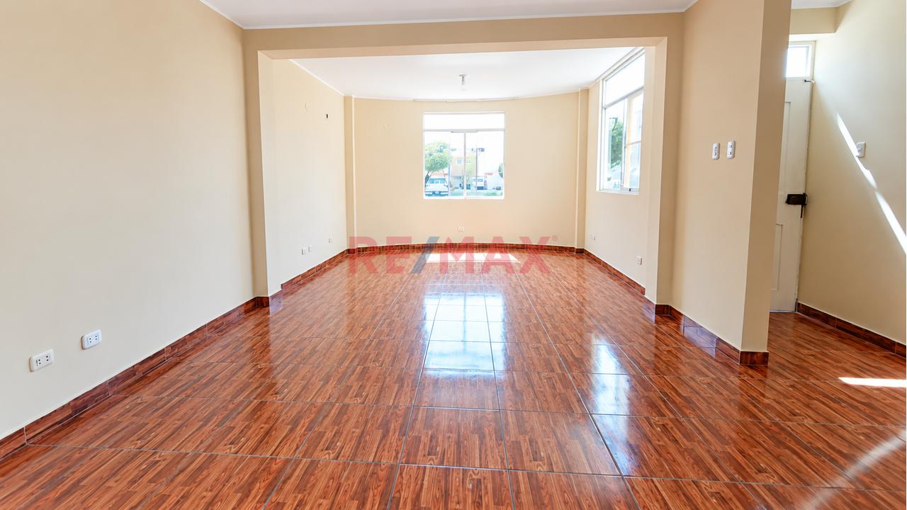 Alquiler De Casa En Exclusivo Condominio De Sunampe Con Cochera — foto 3