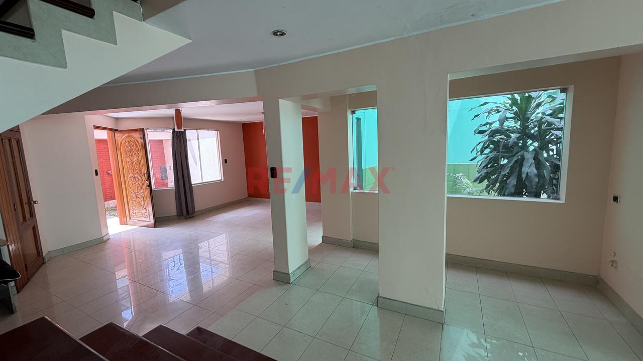 Casa En Venta En La Molina A 1 Cuadra De La Av. Javier Prado Con Flora Tristan — foto 3