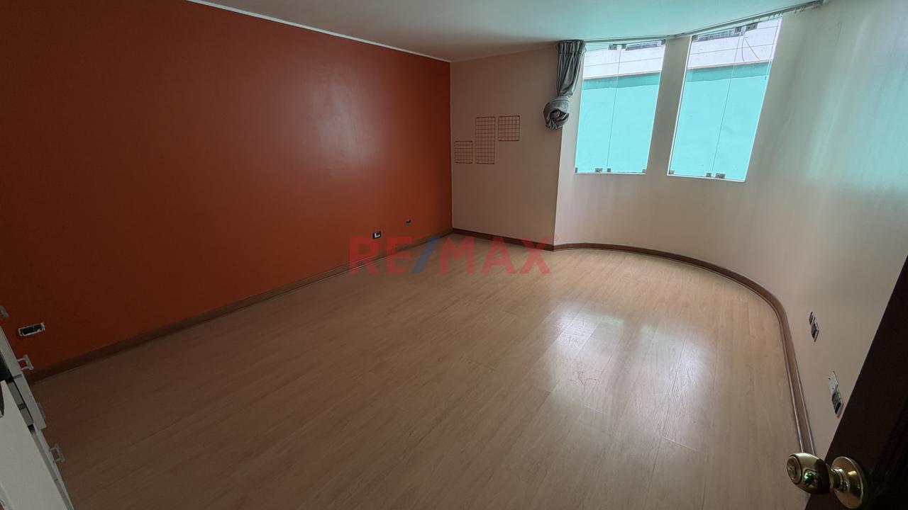 Casa En Venta En La Molina A 1 Cuadra De La Av. Javier Prado Con Flora Tristan — foto 8