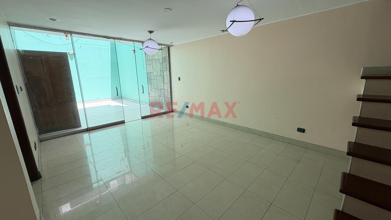Casa En Venta En La Molina A 1 Cuadra De La Av. Javier Prado Con Flora Tristan — foto 4