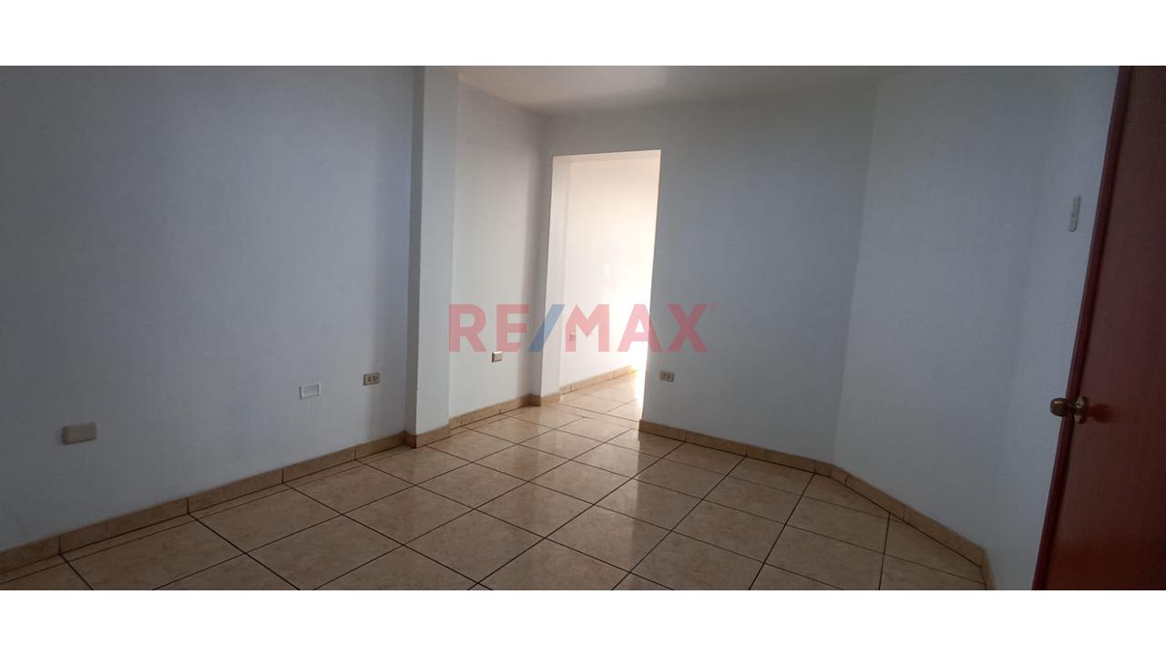 Alquiler De Oficina O Local Comercial Ovalo Previ Callao — foto 2