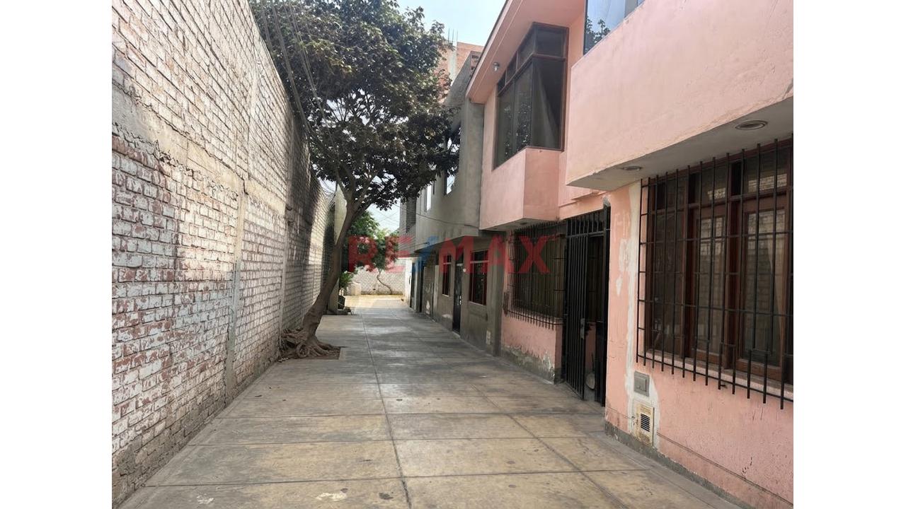 🌟 Gran Oportunidad: Espaciosa Casa De 3 Pisos + Azotea En San Miguel — foto 2