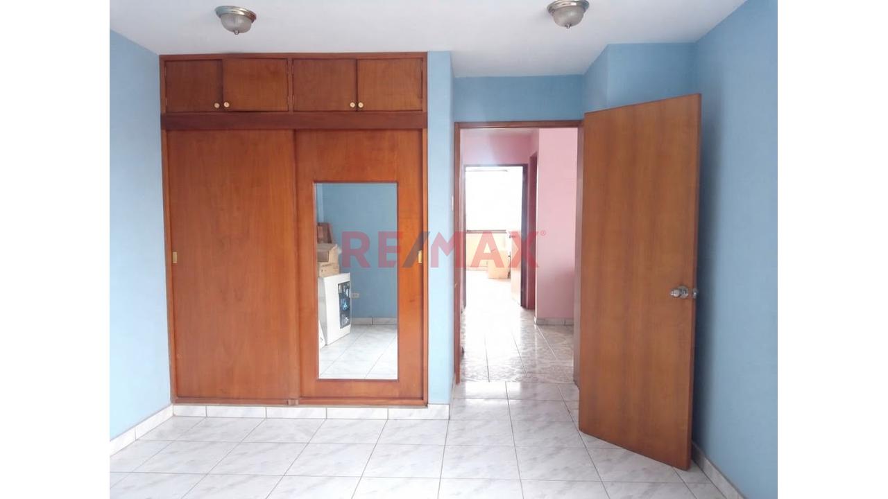 🌟 Gran Oportunidad: Espaciosa Casa De 3 Pisos + Azotea En San Miguel — foto 11