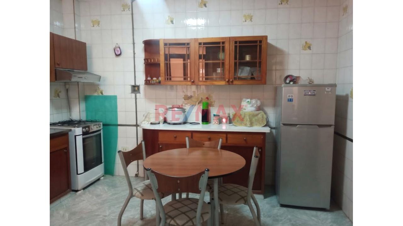 🌟 Gran Oportunidad: Espaciosa Casa De 3 Pisos + Azotea En San Miguel — foto 5