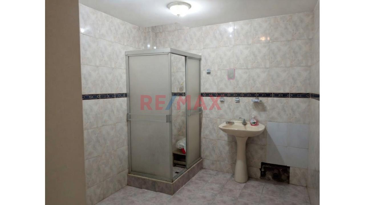 🌟 Gran Oportunidad: Espaciosa Casa De 3 Pisos + Azotea En San Miguel — foto 15