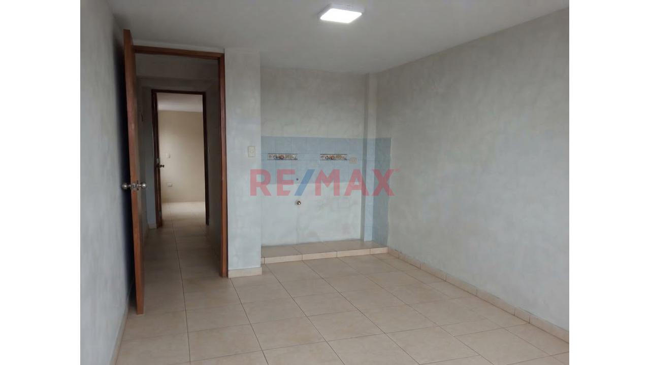 🌟 Gran Oportunidad: Espaciosa Casa De 3 Pisos + Azotea En San Miguel — foto 12