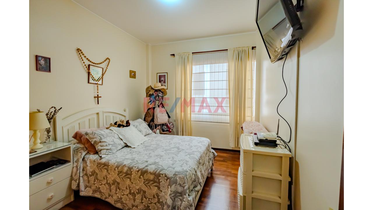 Triplex En Venta En La Molina | Bien Distribuido, Terraza Privada Y Excelente Ubicación — foto 8