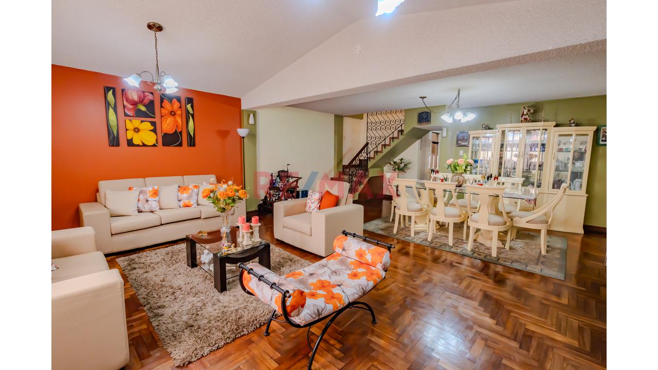 Triplex En Venta En La Molina | Bien Distribuido, Terraza Privada Y Excelente Ubicación - 2
