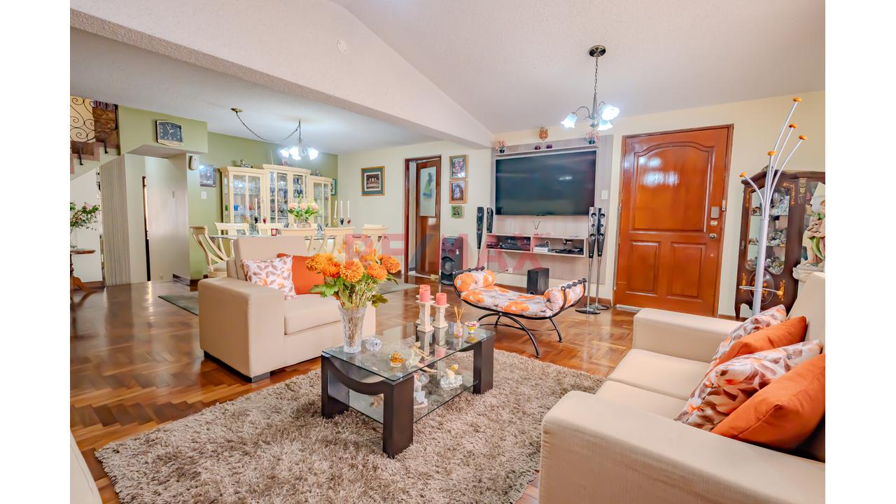 Triplex En Venta En La Molina | Bien Distribuido, Terraza Privada Y Excelente Ubicación — foto 2