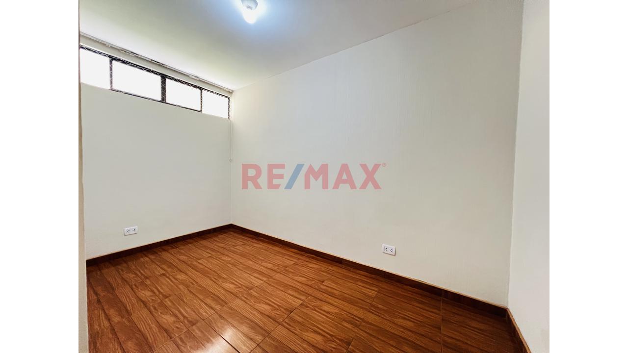 Vendo Departamento En San Miguel, Primer Piso Y Con Cochera. — foto 7