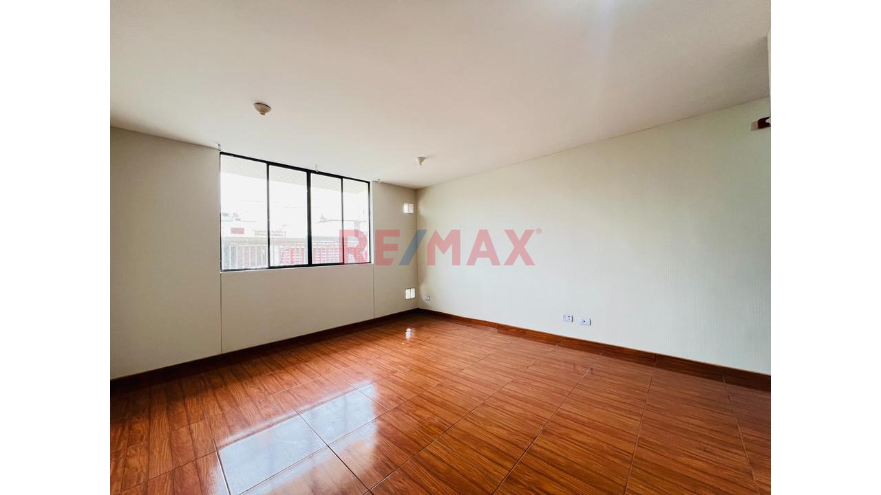 Vendo Departamento En San Miguel, Primer Piso Y Con Cochera. — foto 5