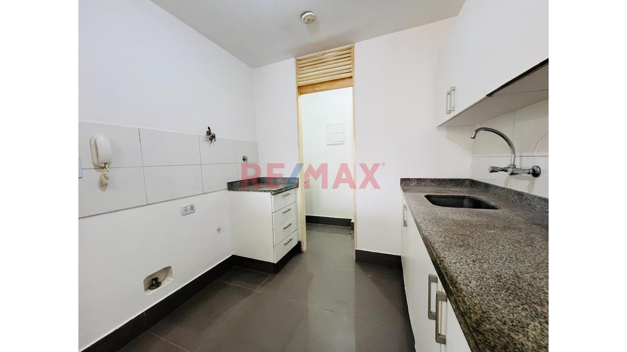 Vendo Departamento En San Miguel, Primer Piso Y Con Cochera. — foto 3